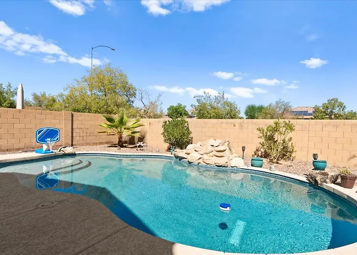 Desert Retreat - Pool - Fire Pit - Family Games Holiday home Surprise