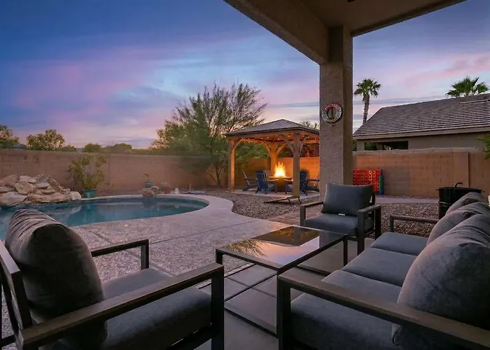 Desert Retreat - Pool - Fire Pit - Family Games Holiday home Surprise